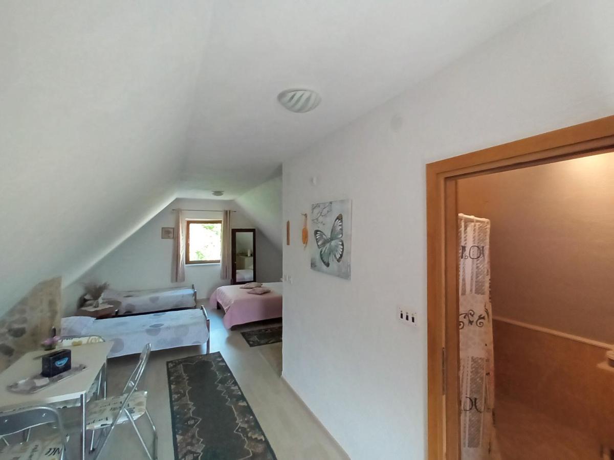 Guesthouse Loncar Plitvicka Jezera Exterior photo