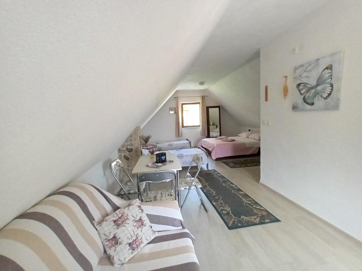 Guesthouse Loncar Plitvicka Jezera Exterior photo