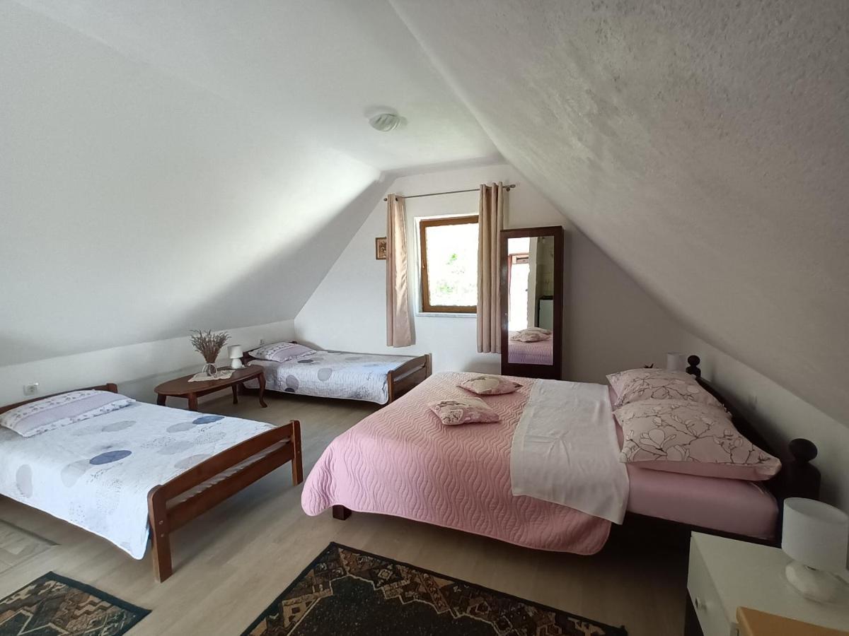 Guesthouse Loncar Plitvicka Jezera Exterior photo